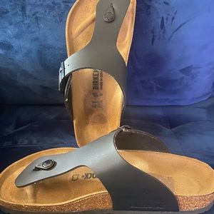 Birkenstock Gizeh size 10 Black